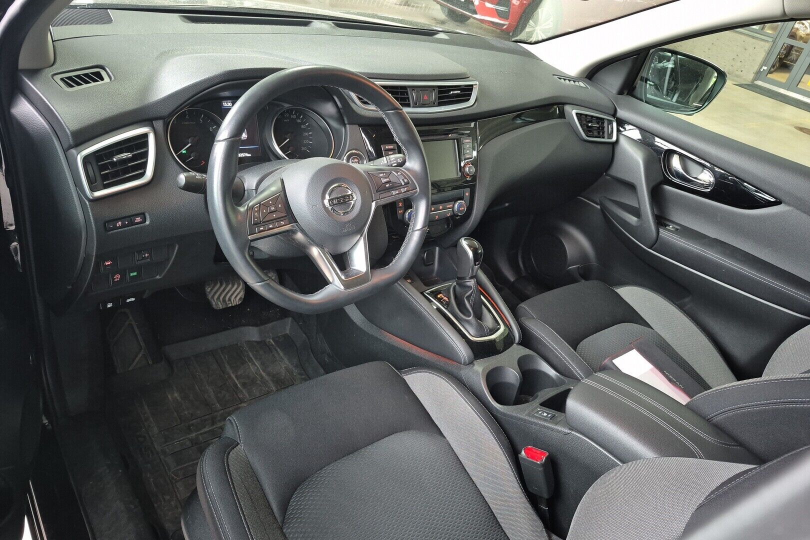 Nissan Qashqai iso kuva 1