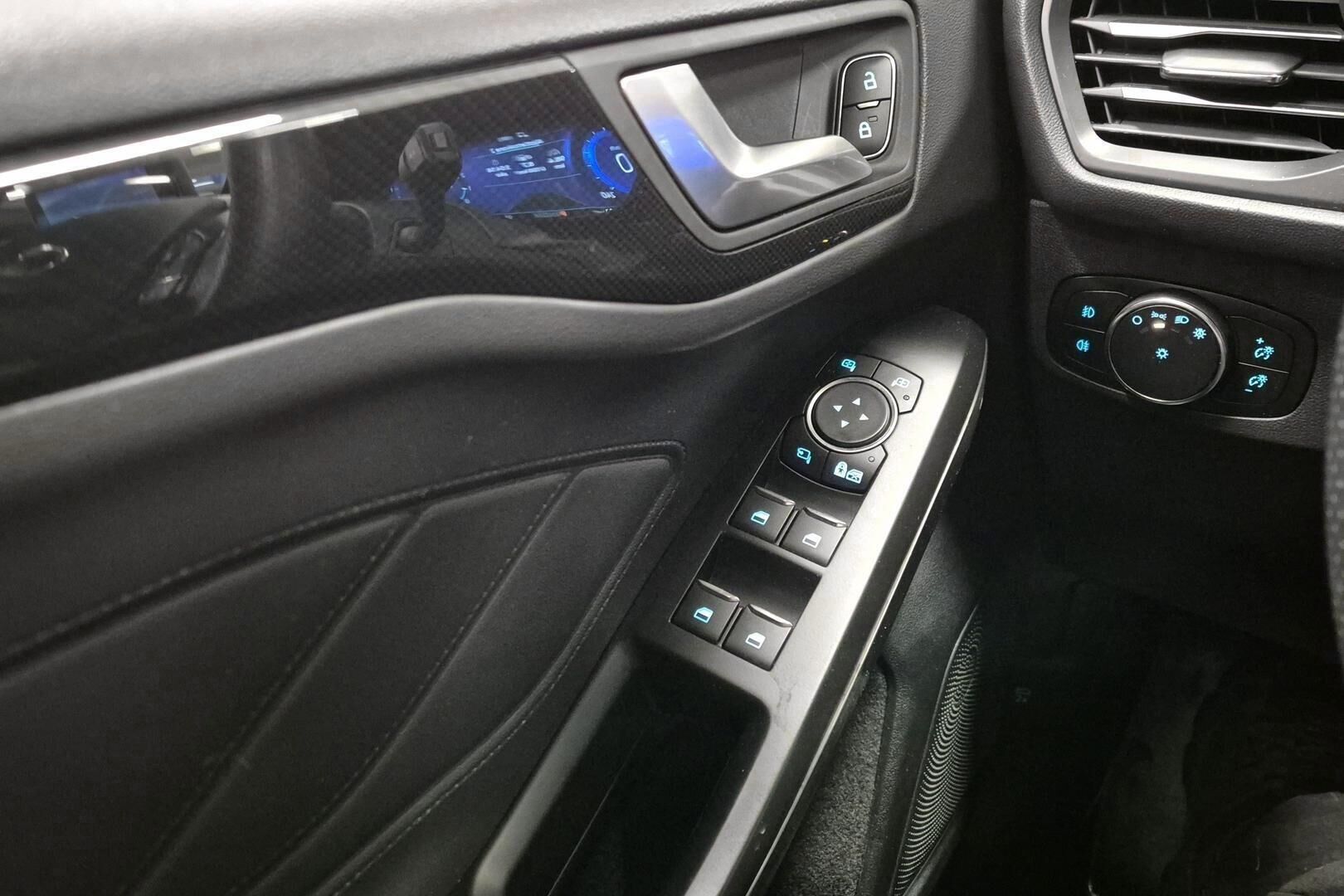 Ford Focus iso kuva 21