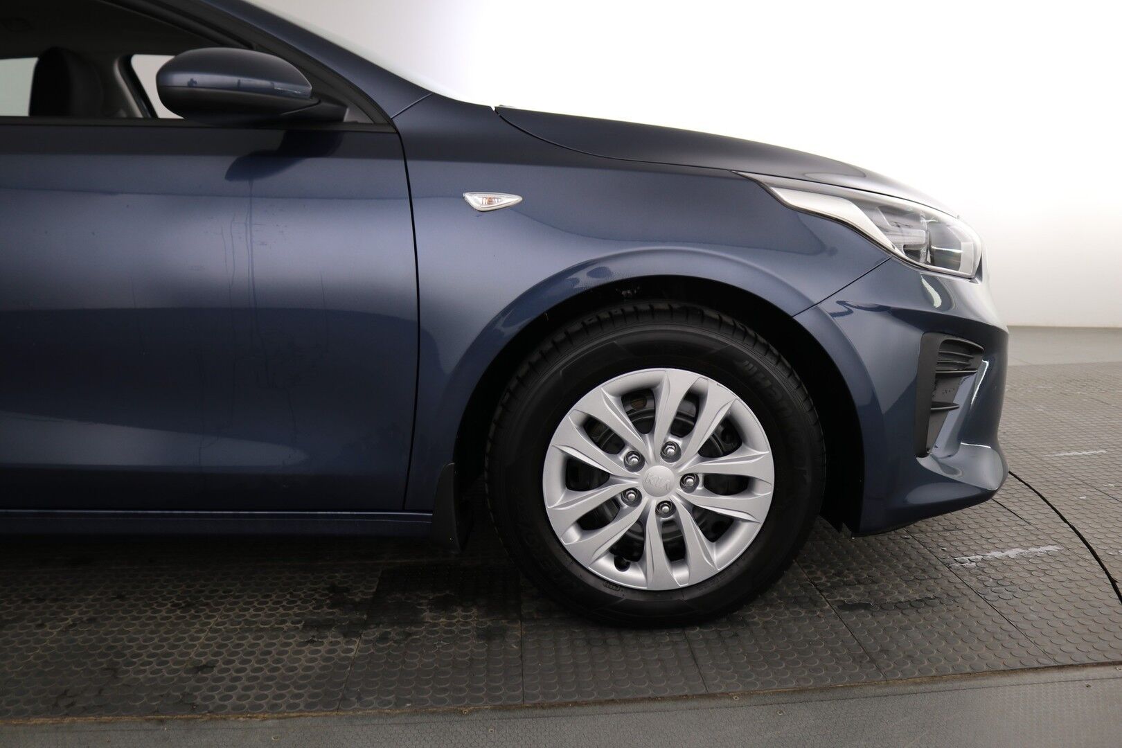 Kia Ceed iso kuva 11