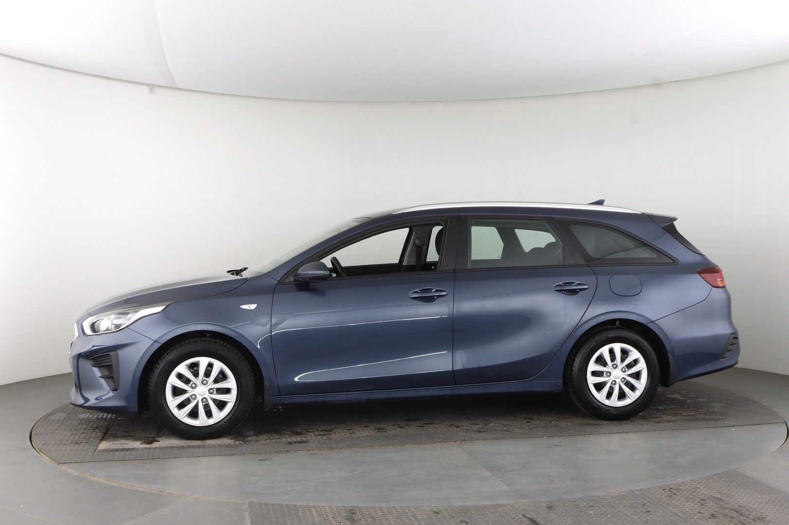 Kia Ceed iso kuva 2