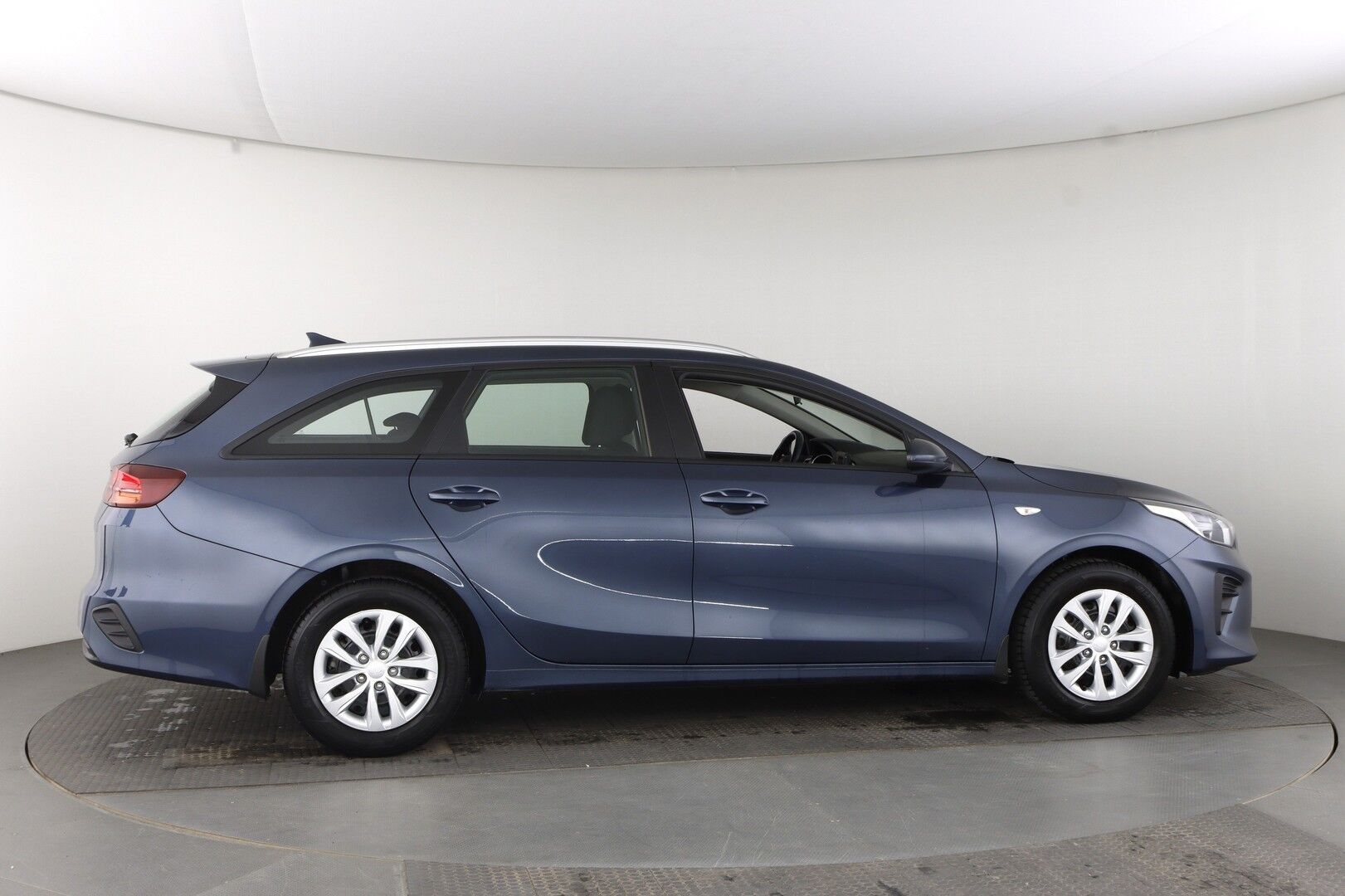 Kia Ceed iso kuva 8