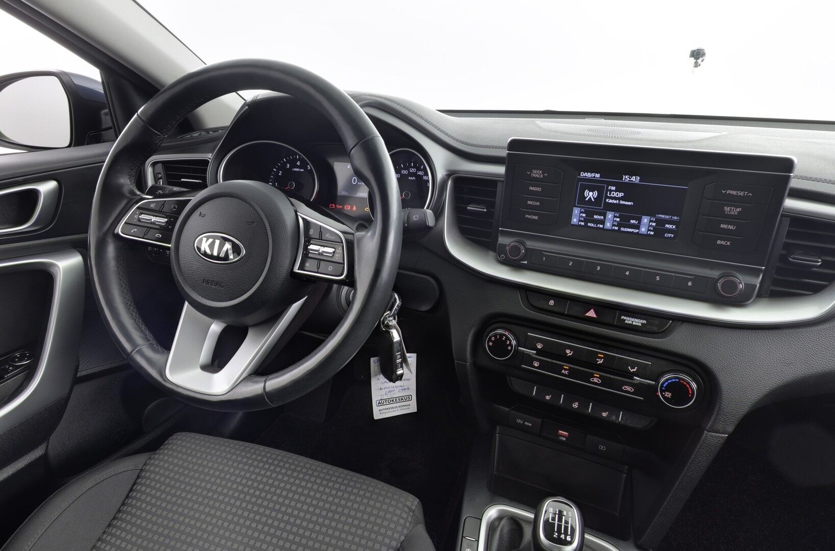 Kia Ceed iso kuva 4