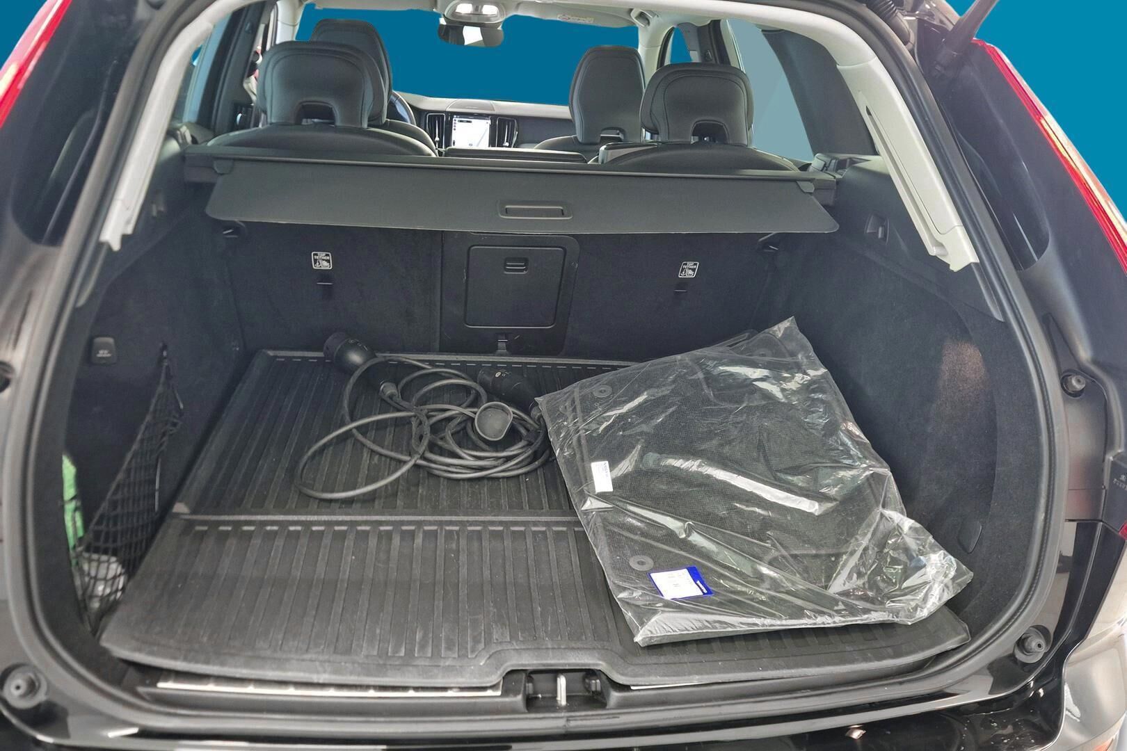Volvo XC60 iso kuva 10