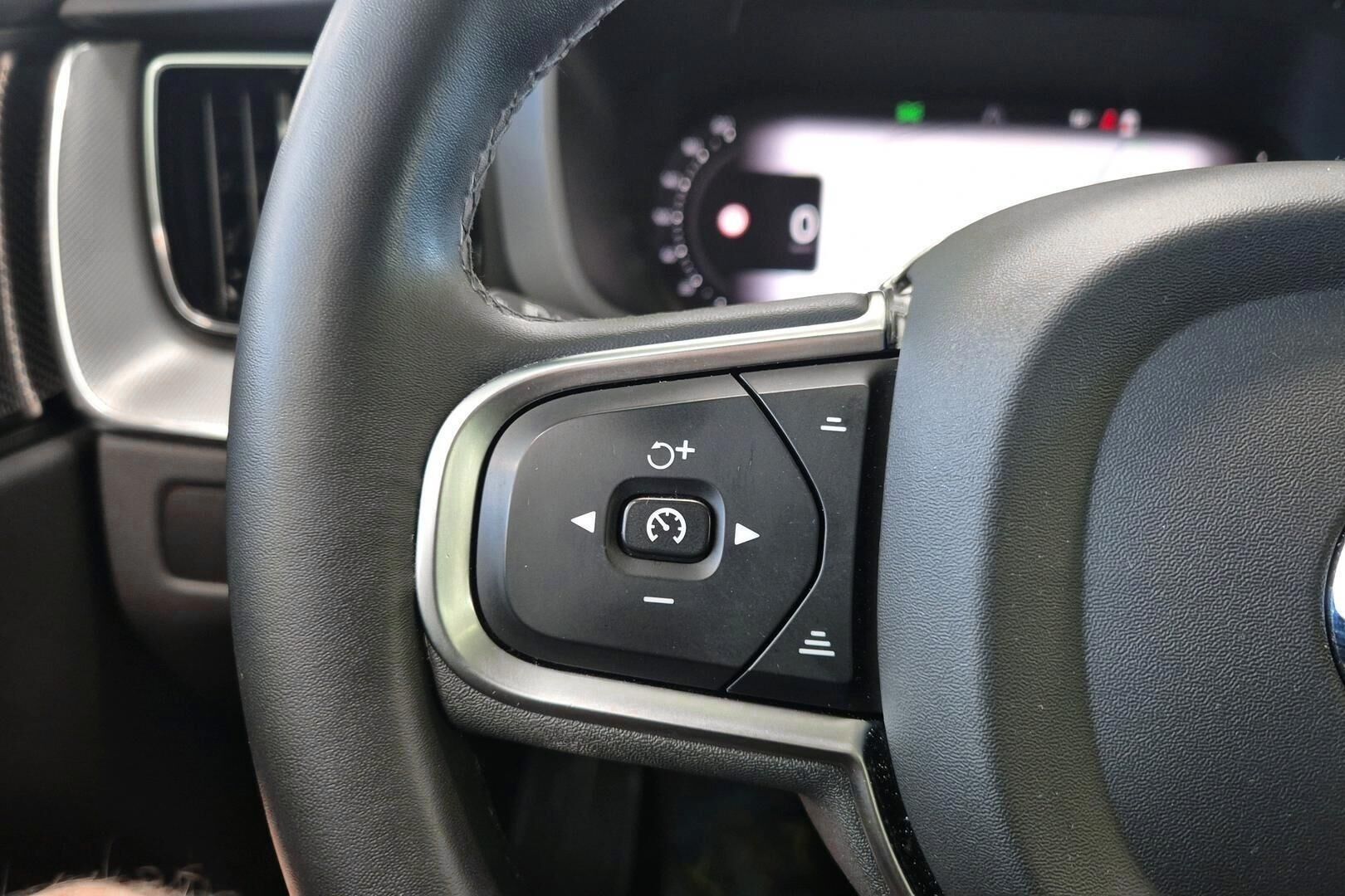 Volvo XC60 iso kuva 15