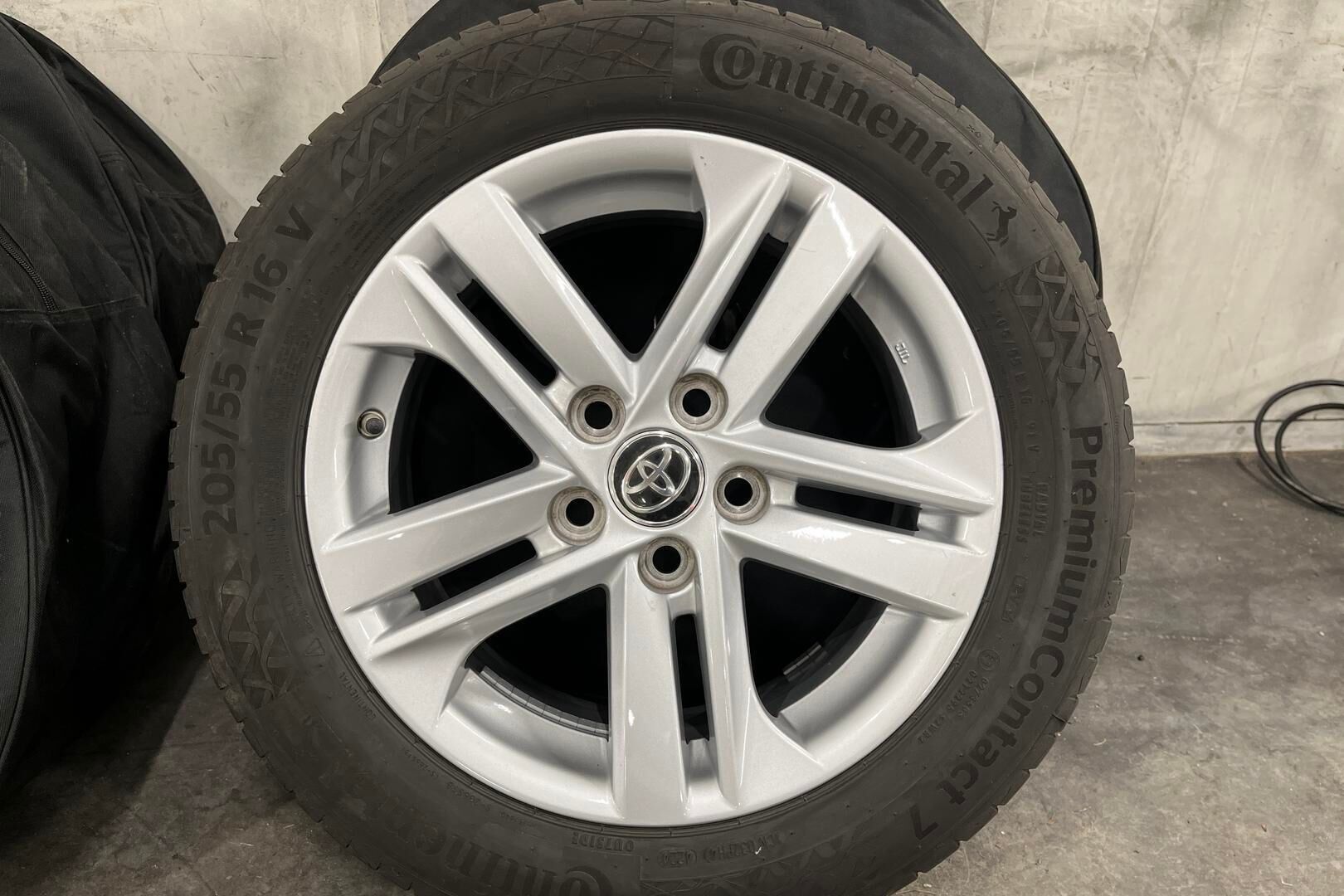 Toyota Corolla iso kuva 13