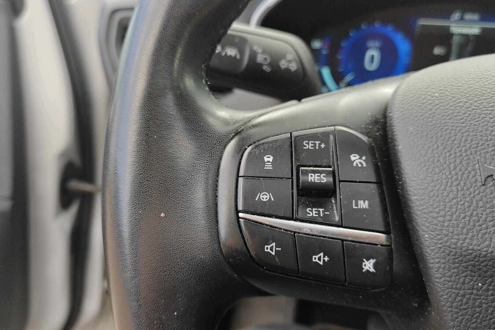 Ford Focus iso kuva 6