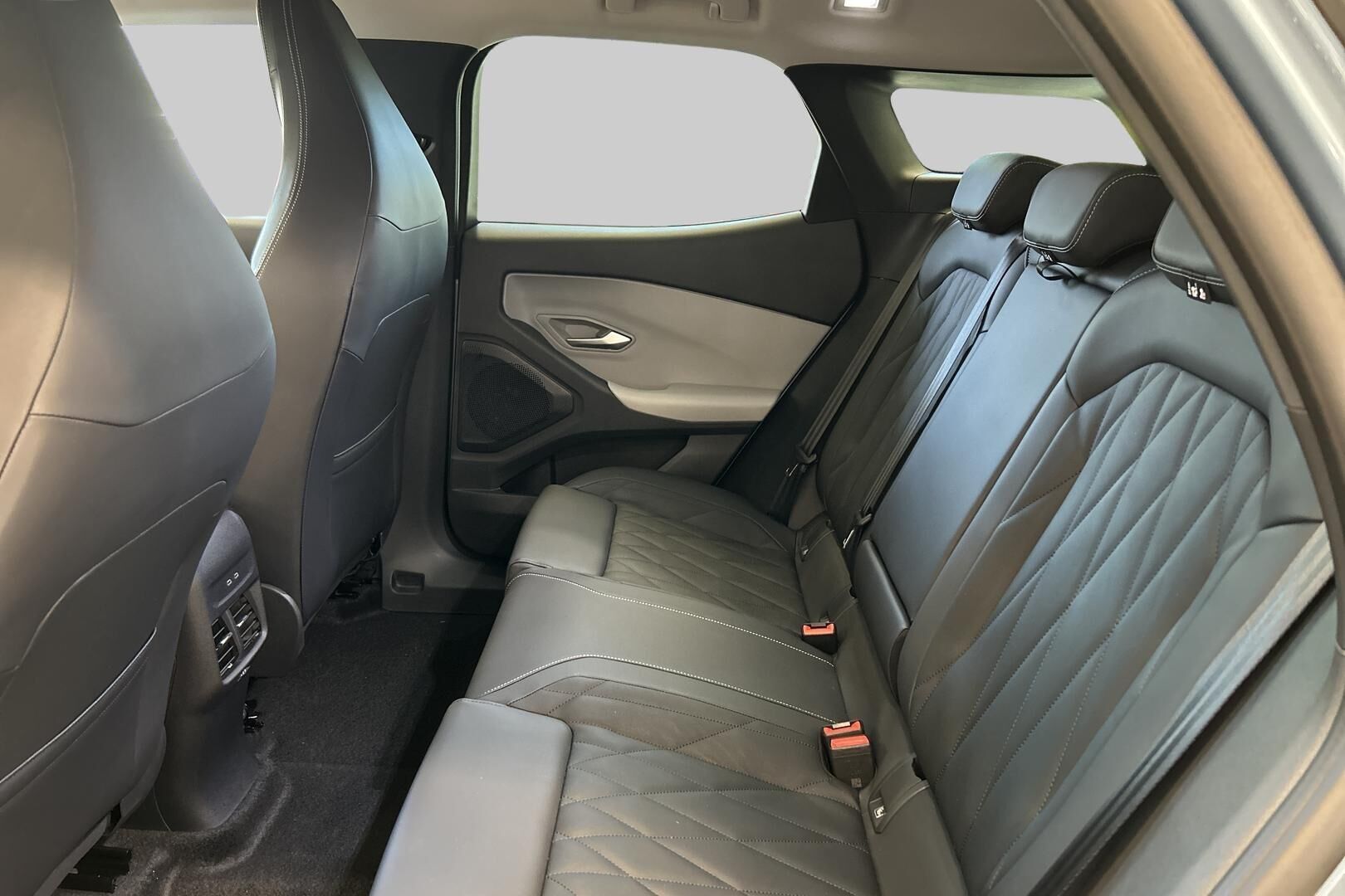 Ford Explorer iso kuva 7