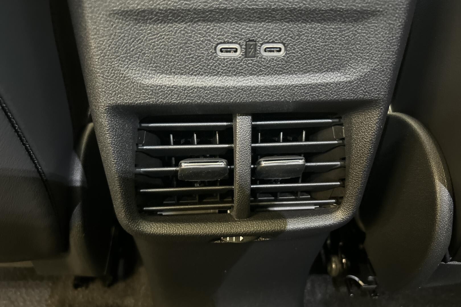 Ford Explorer iso kuva 19