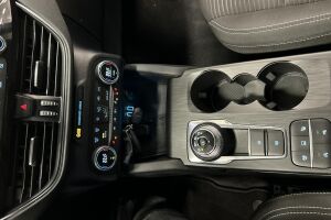 Ford Kuga esikatselu 17