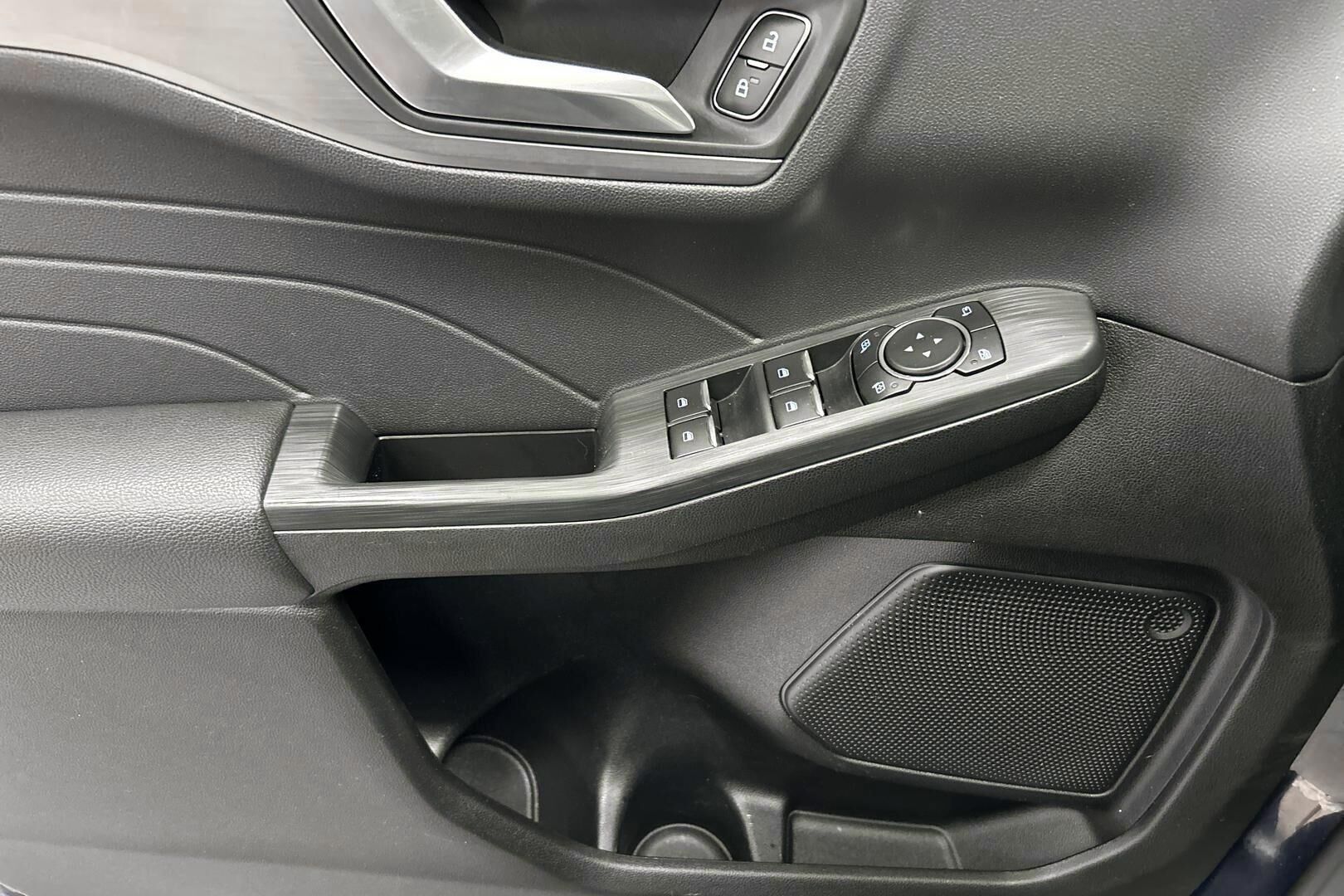 Ford Kuga iso kuva 21