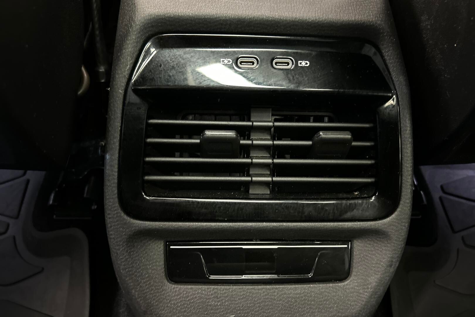 Volkswagen ID.4 iso kuva 21