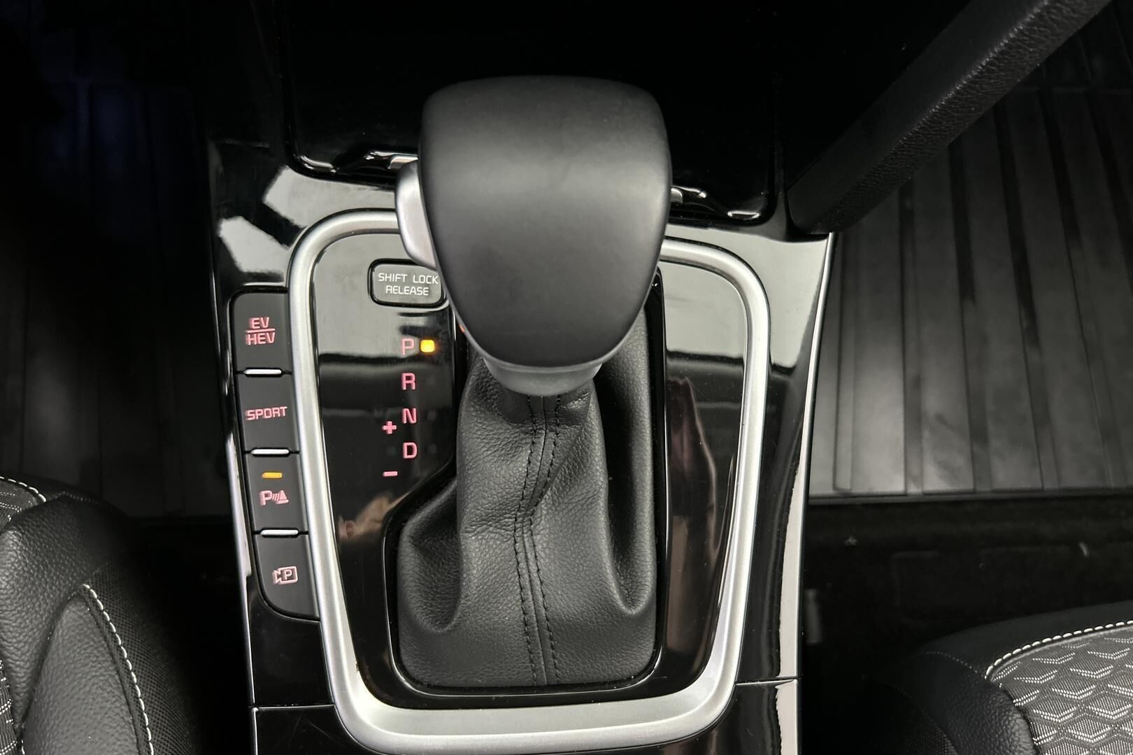 Kia Ceed iso kuva 20