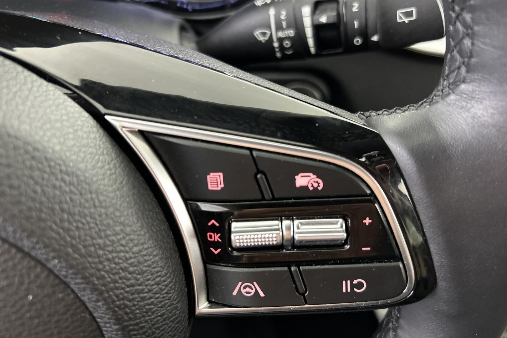 Kia Ceed iso kuva 23