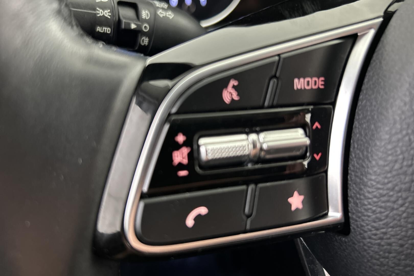 Kia Ceed iso kuva 24