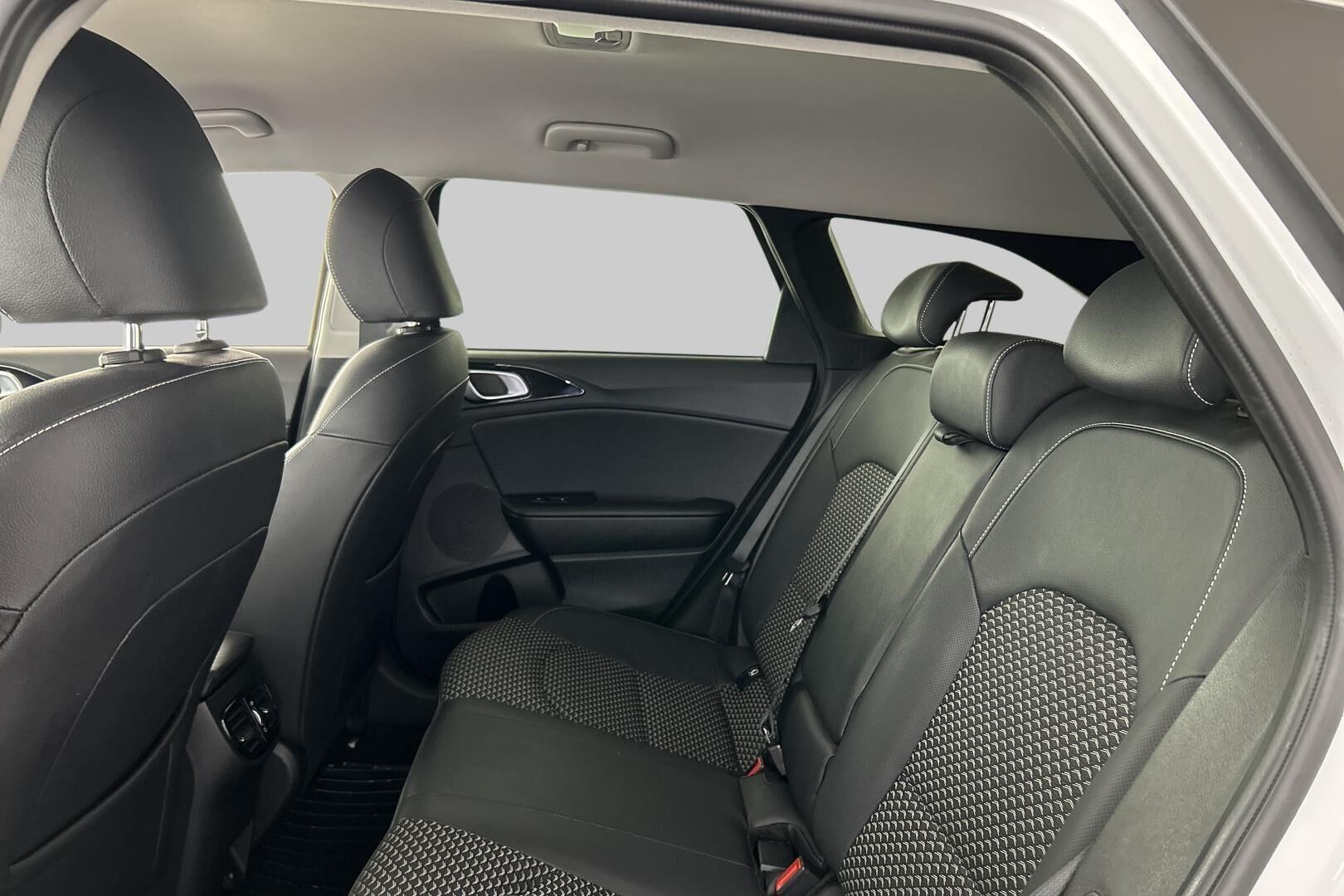 Kia Ceed iso kuva 9