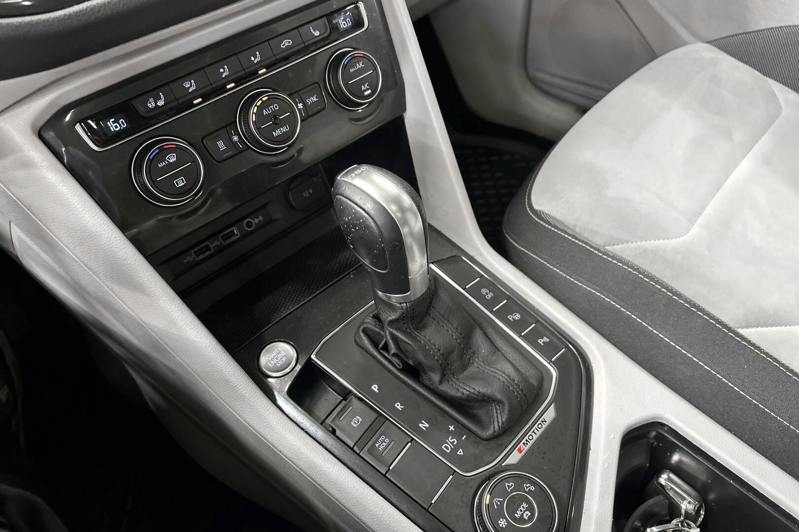Volkswagen Tiguan iso kuva 11
