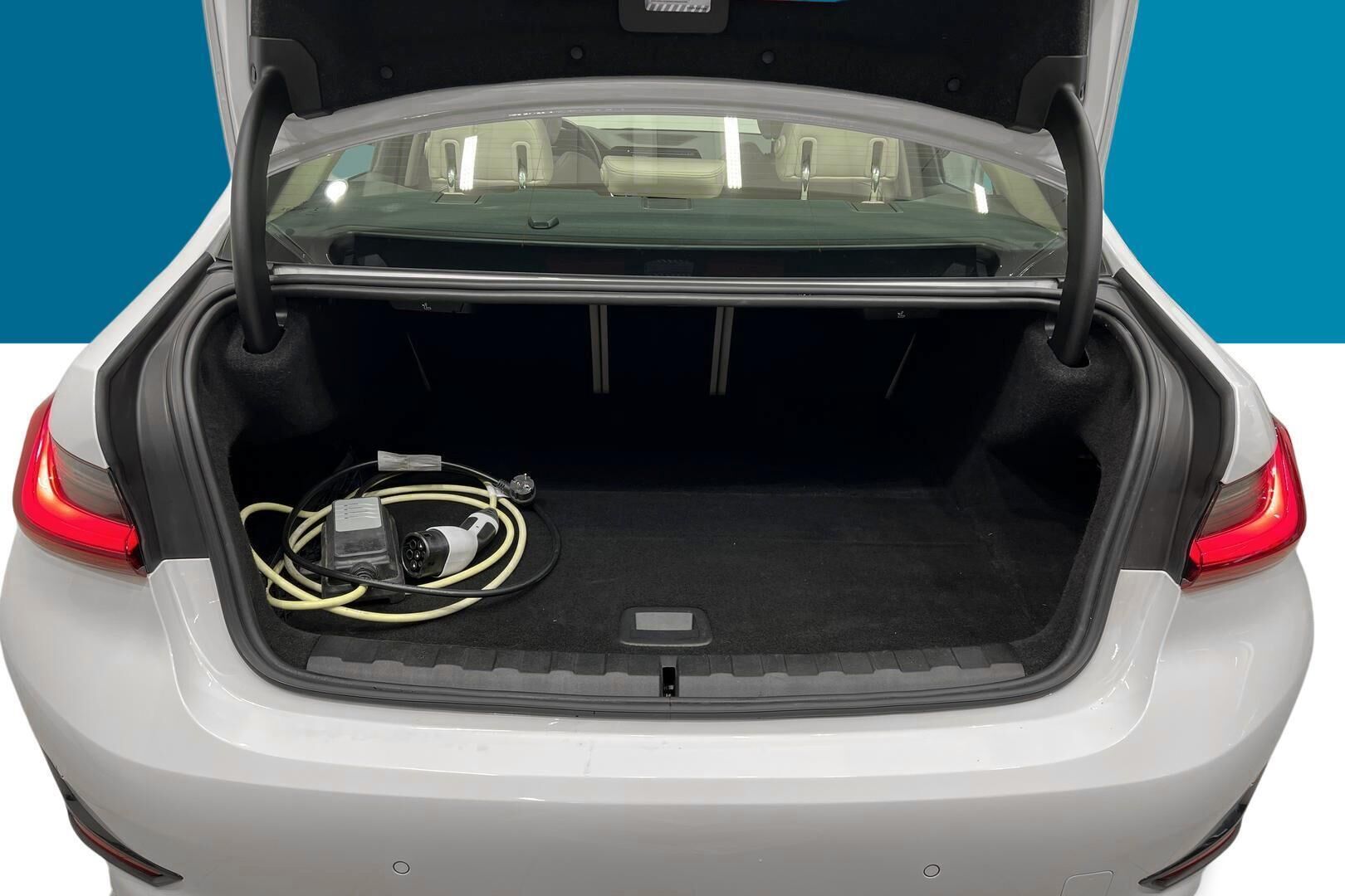 BMW 3-SARJA iso kuva 11