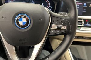 BMW 3-SARJA esikatselu 22