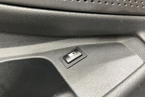 BMW 3-SARJA esikatselu 26