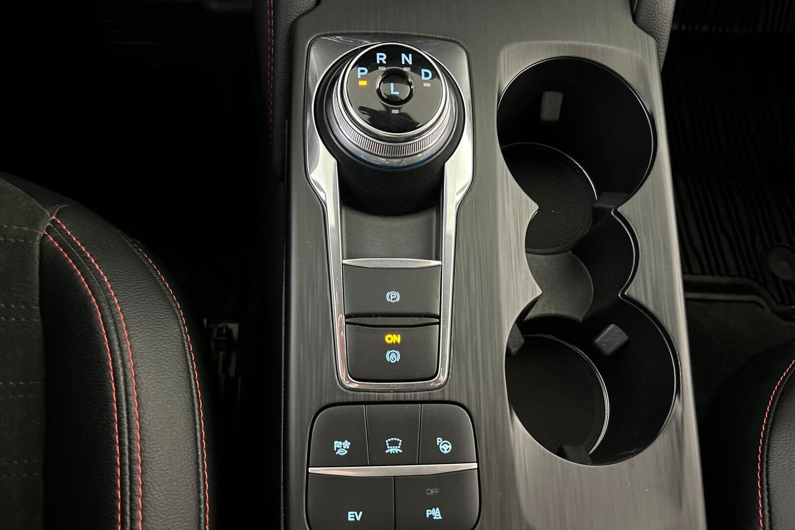 Ford Kuga iso kuva 20