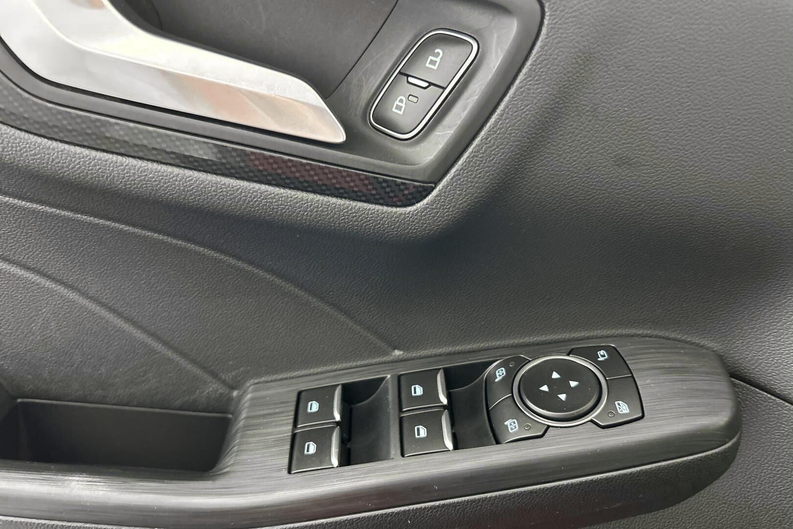 Ford Kuga iso kuva 25