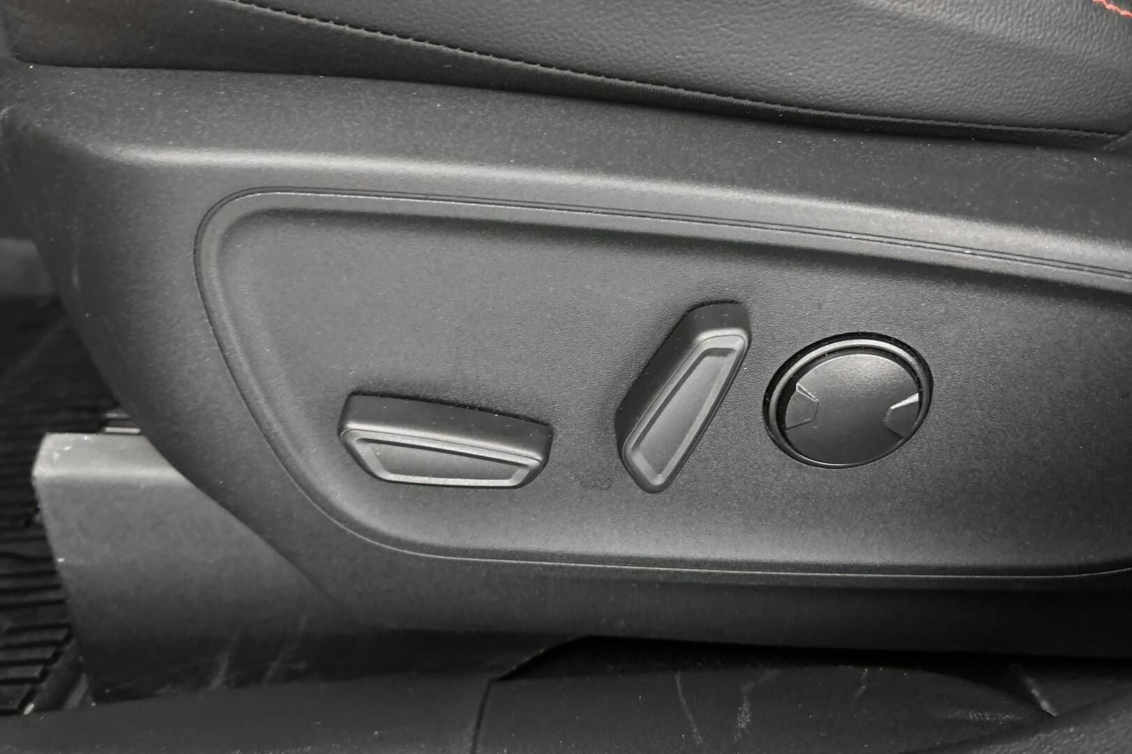 Ford Kuga iso kuva 26