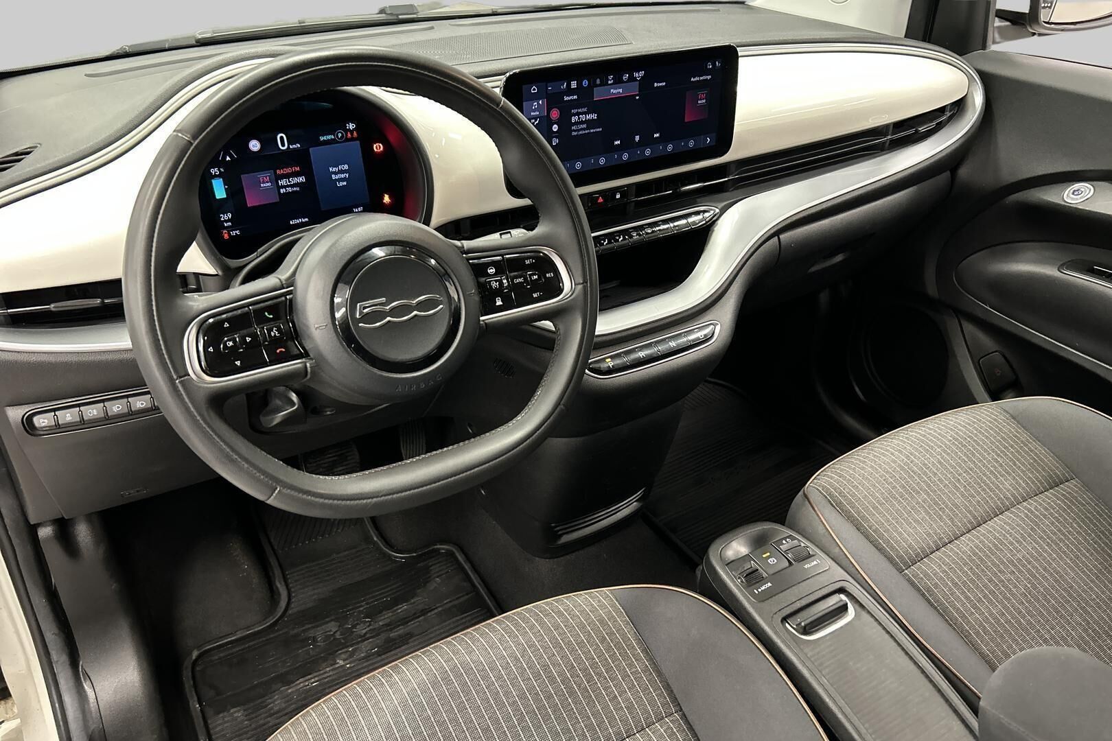 Fiat 500e iso kuva 8