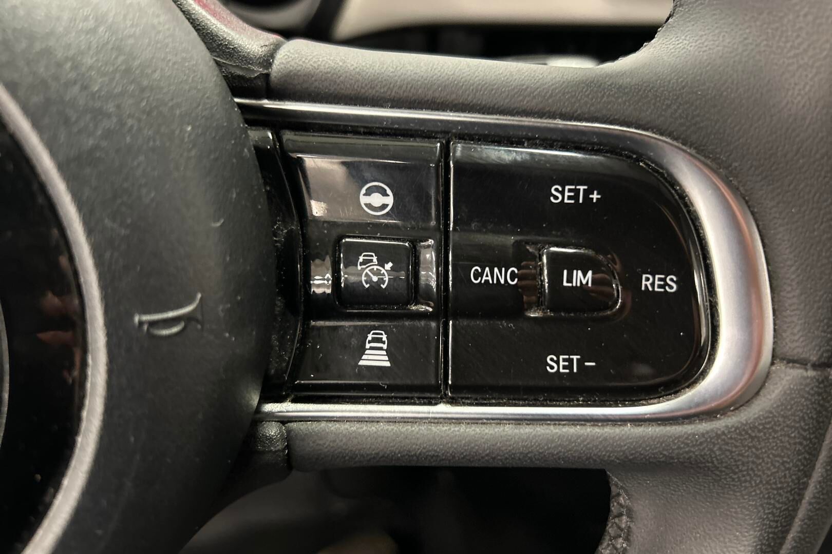 Fiat 500e iso kuva 25