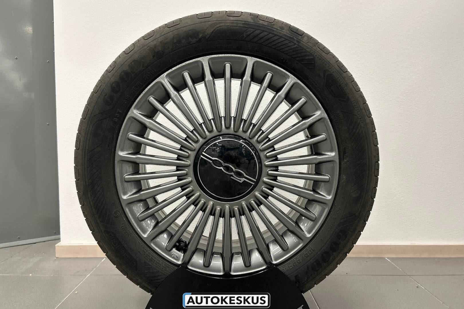 Fiat 500e iso kuva 29