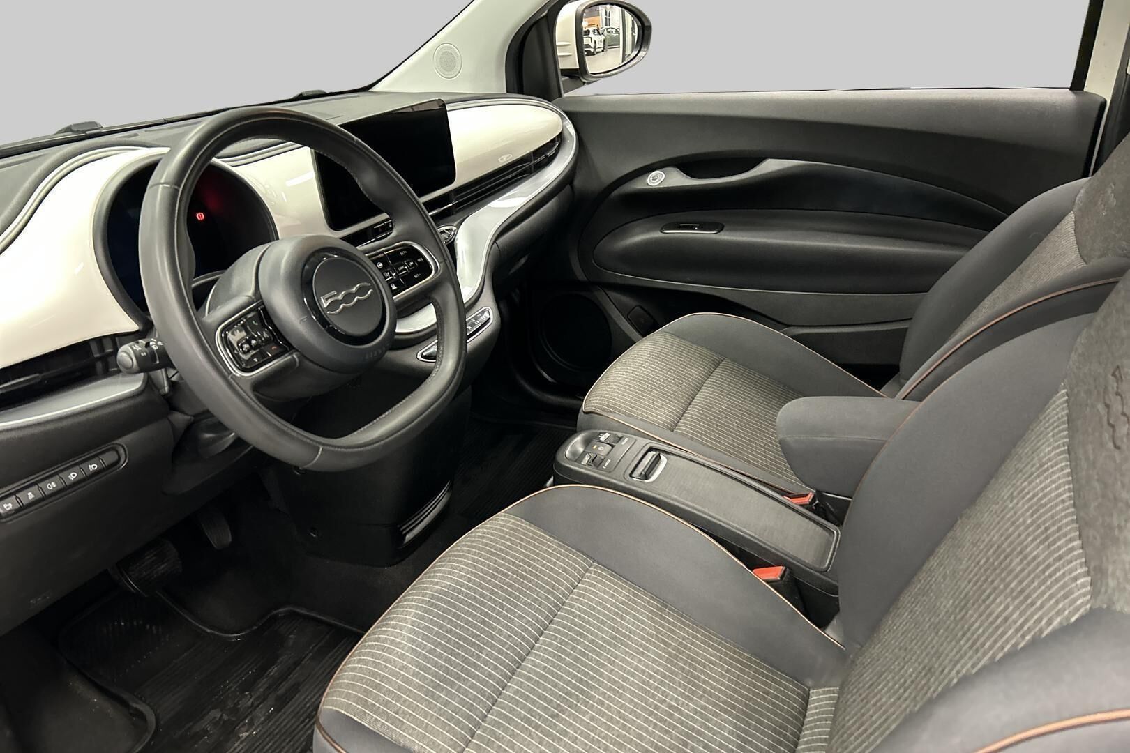 Fiat 500e iso kuva 32