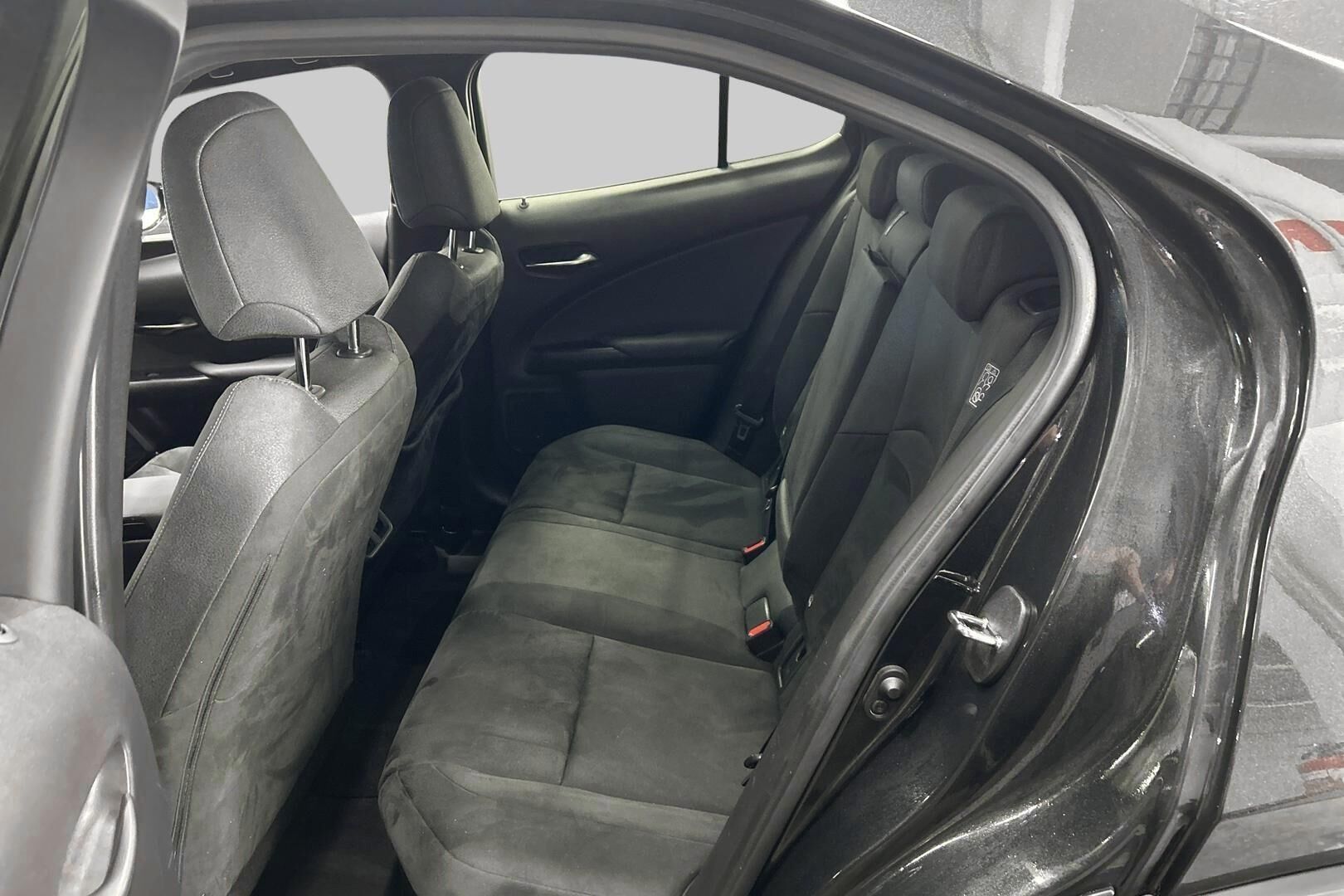 Lexus UX iso kuva 10