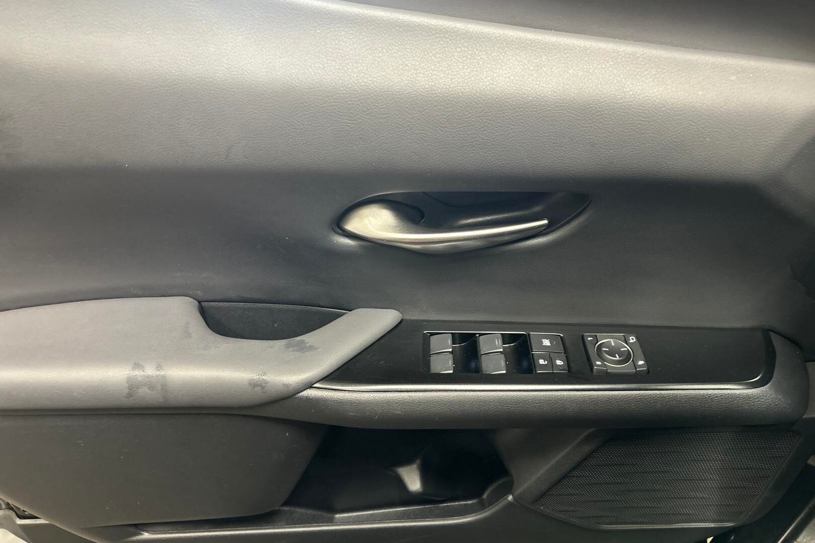 Lexus UX iso kuva 21
