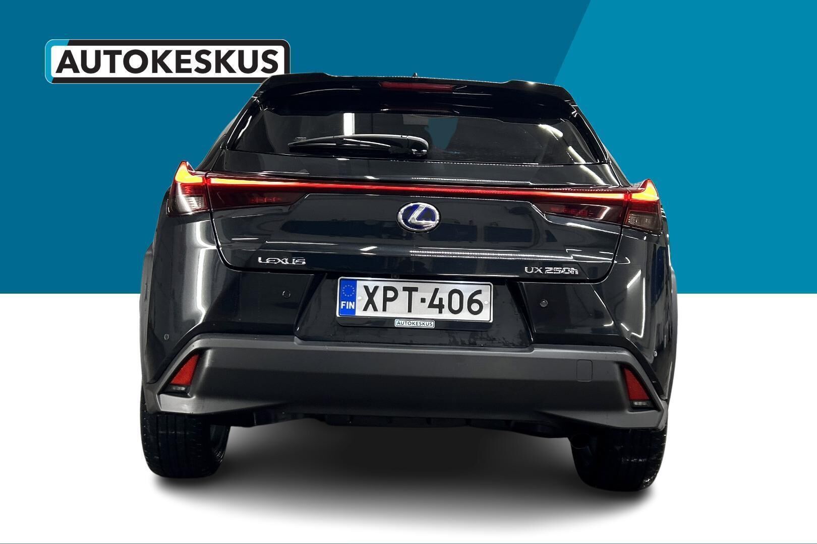 Lexus UX iso kuva 6