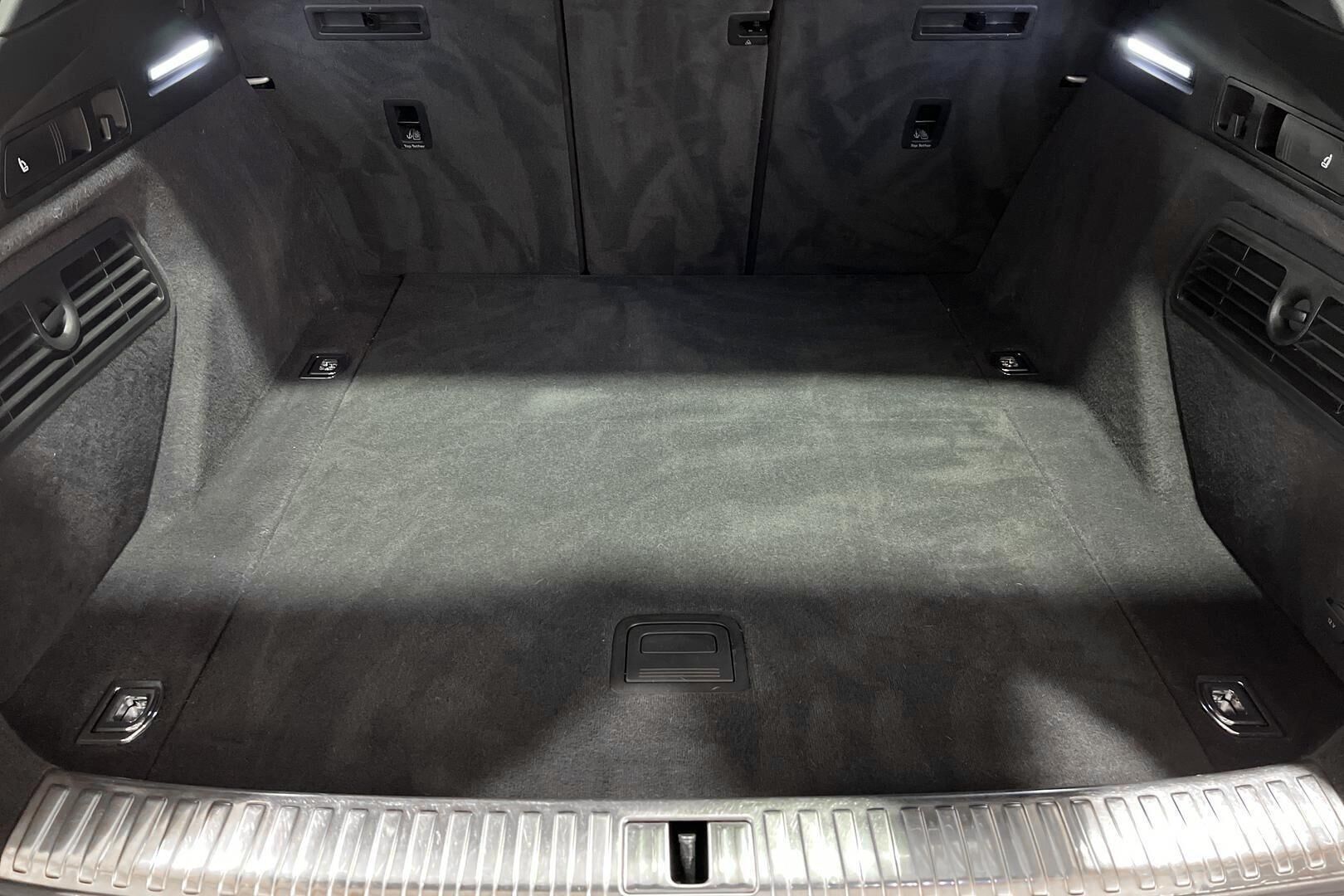 Audi e-tron iso kuva 20