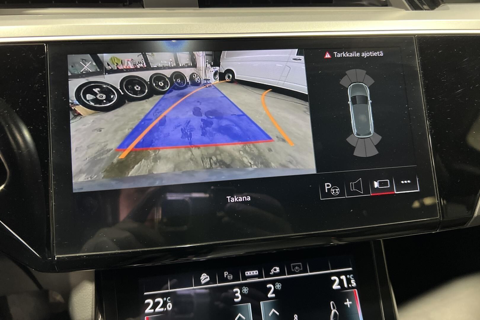 Audi e-tron iso kuva 15