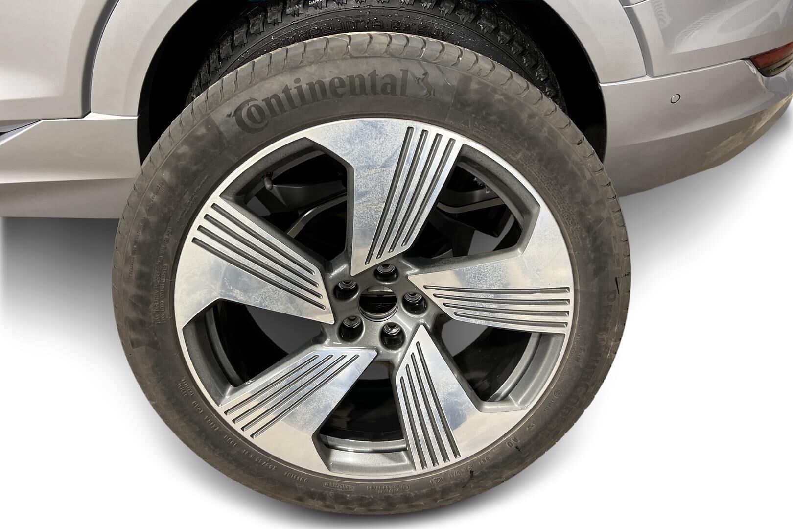 Audi e-tron iso kuva 24