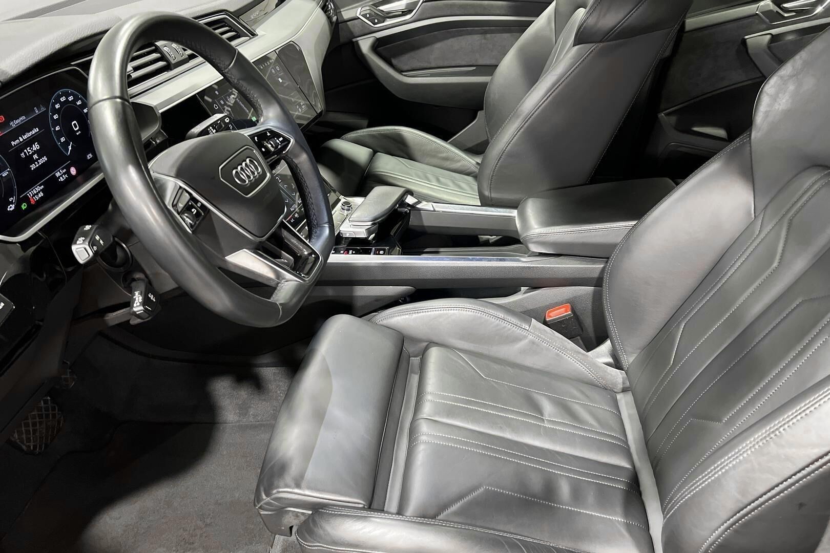 Audi e-tron iso kuva 7