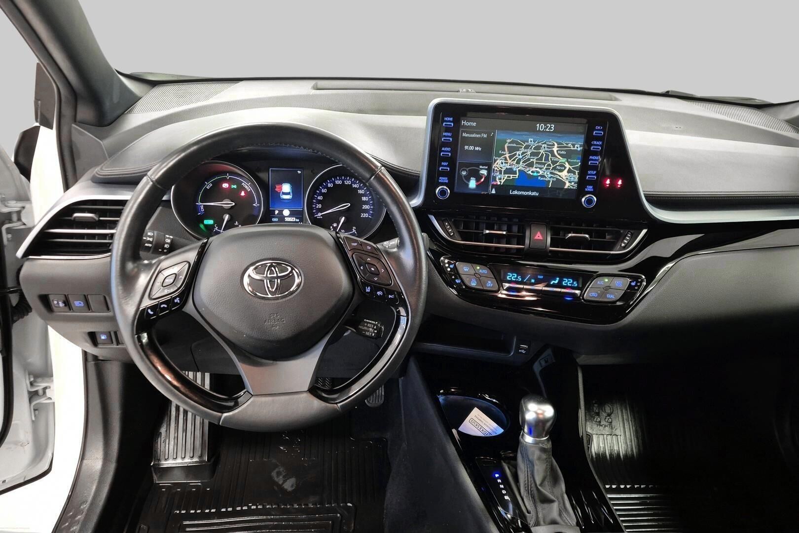 Toyota C-HR iso kuva 11