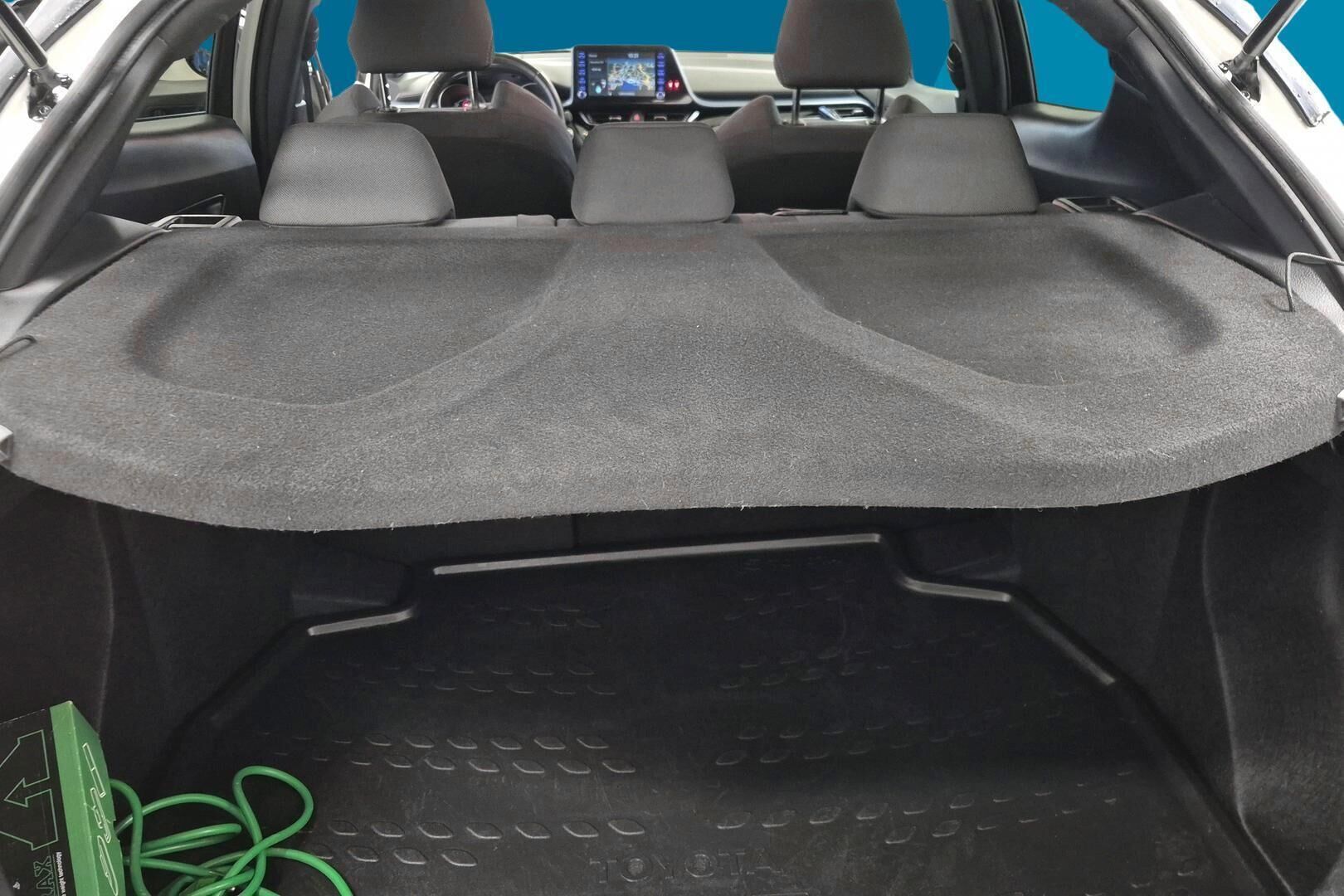 Toyota C-HR iso kuva 12