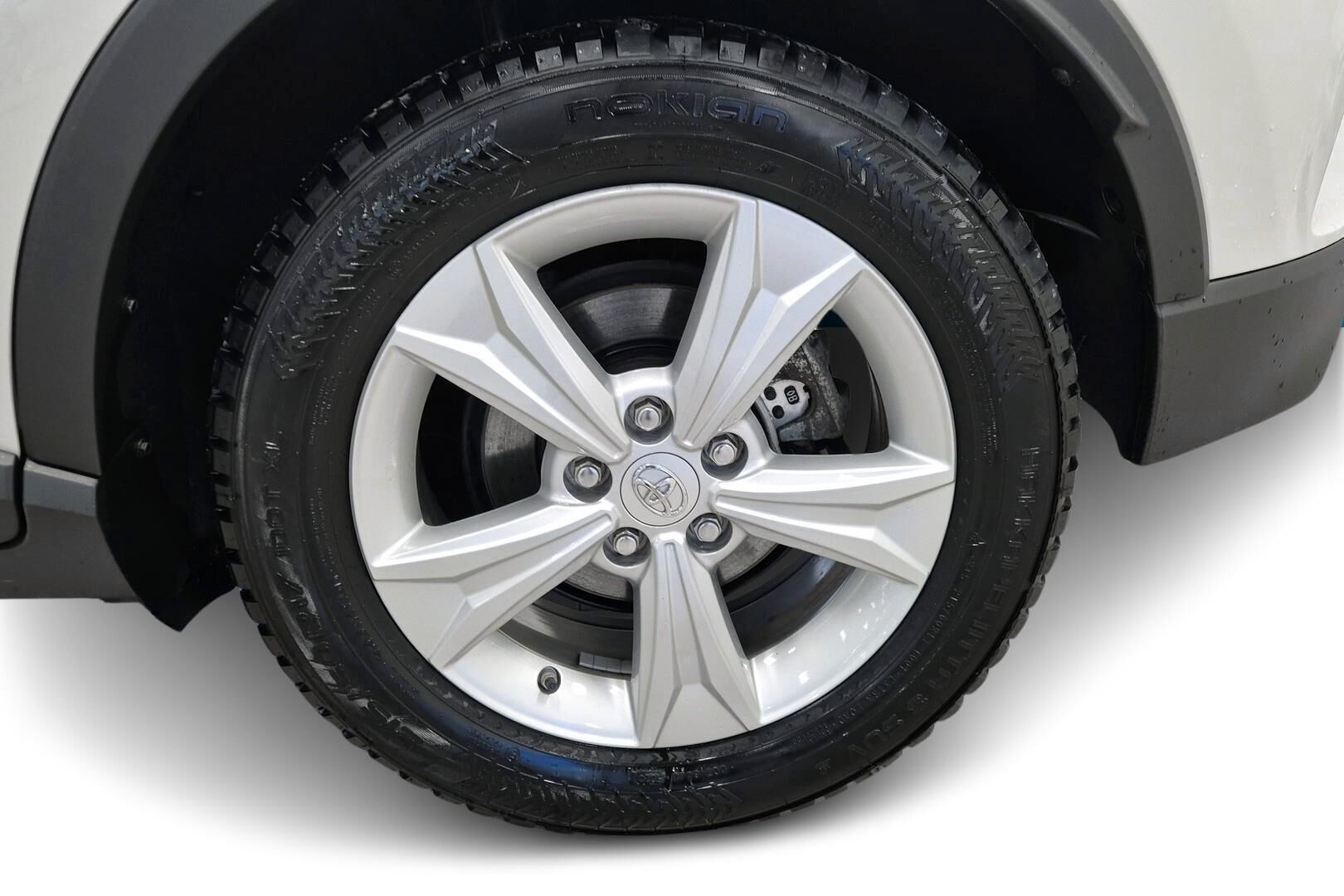 Toyota C-HR iso kuva 13