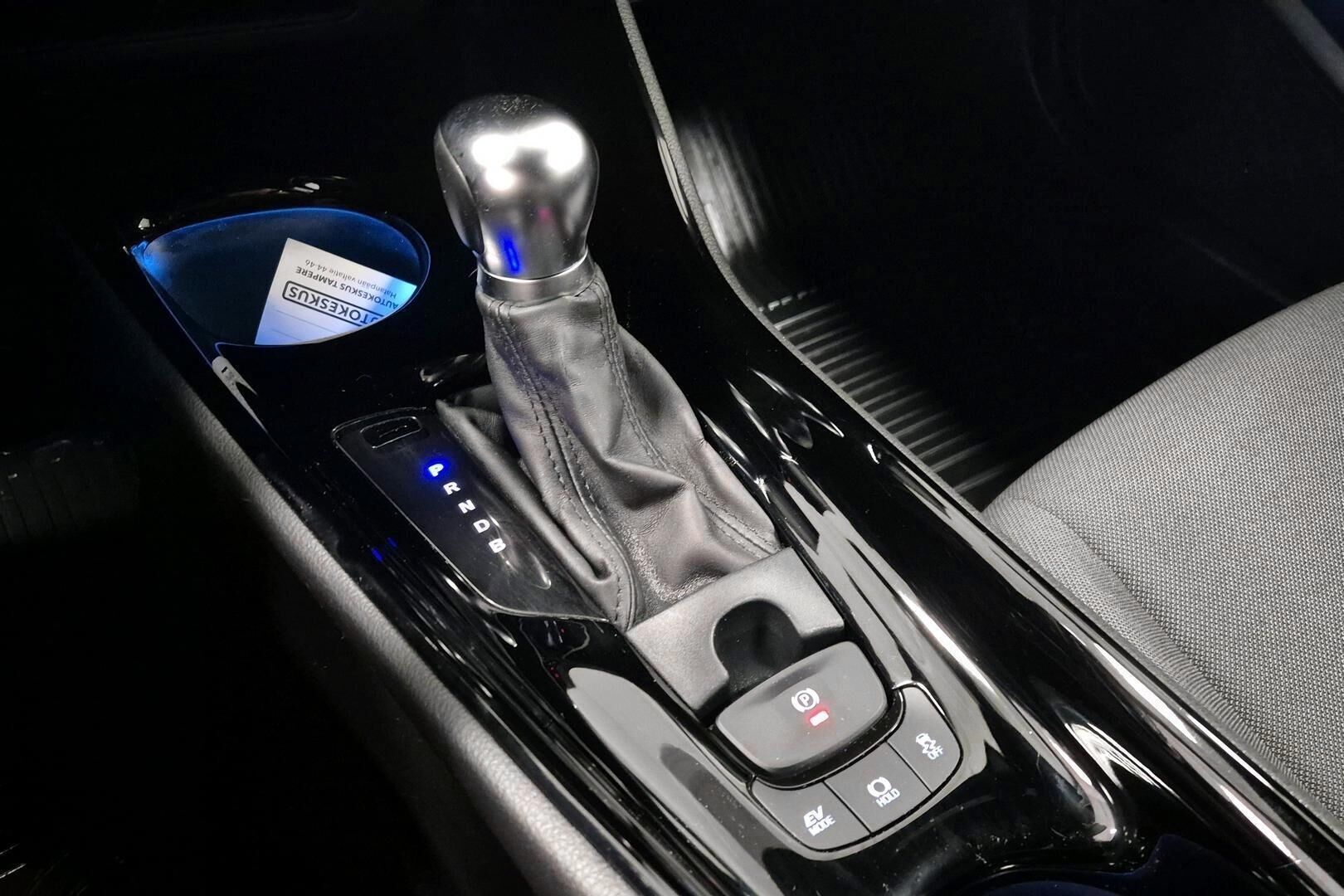 Toyota C-HR iso kuva 17