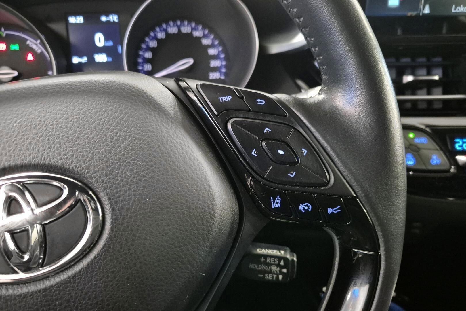 Toyota C-HR iso kuva 18