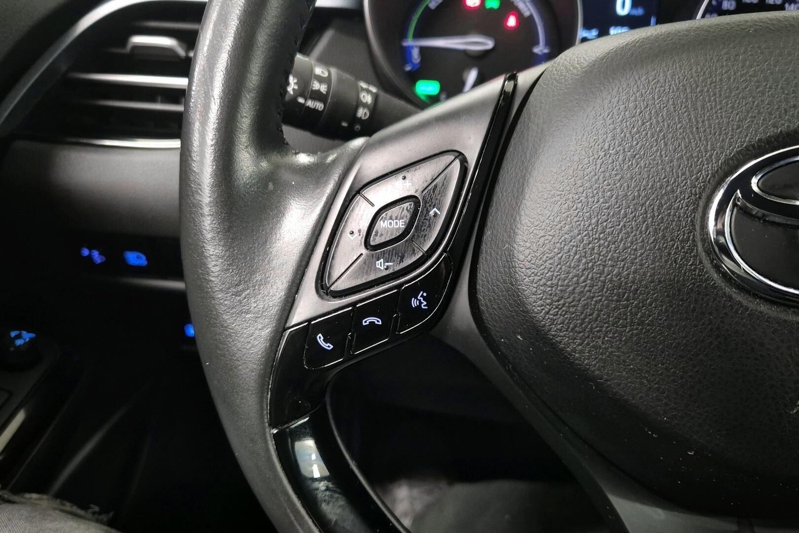Toyota C-HR iso kuva 19