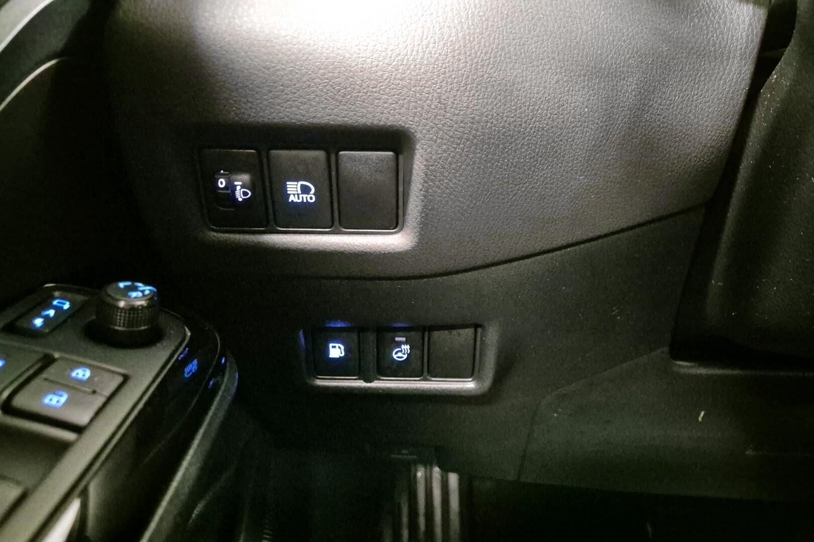 Toyota C-HR iso kuva 21