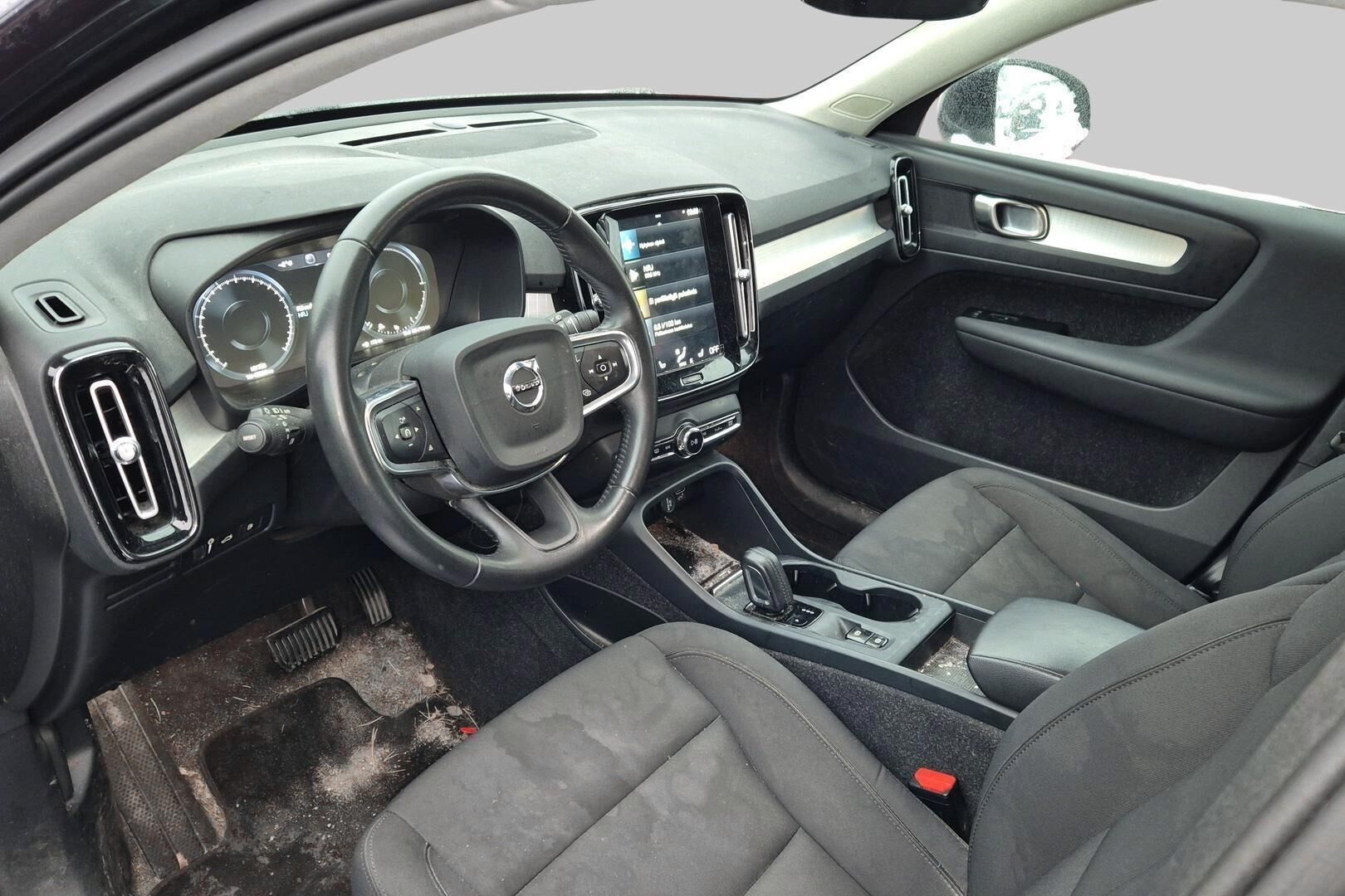 Volvo XC40 iso kuva 2