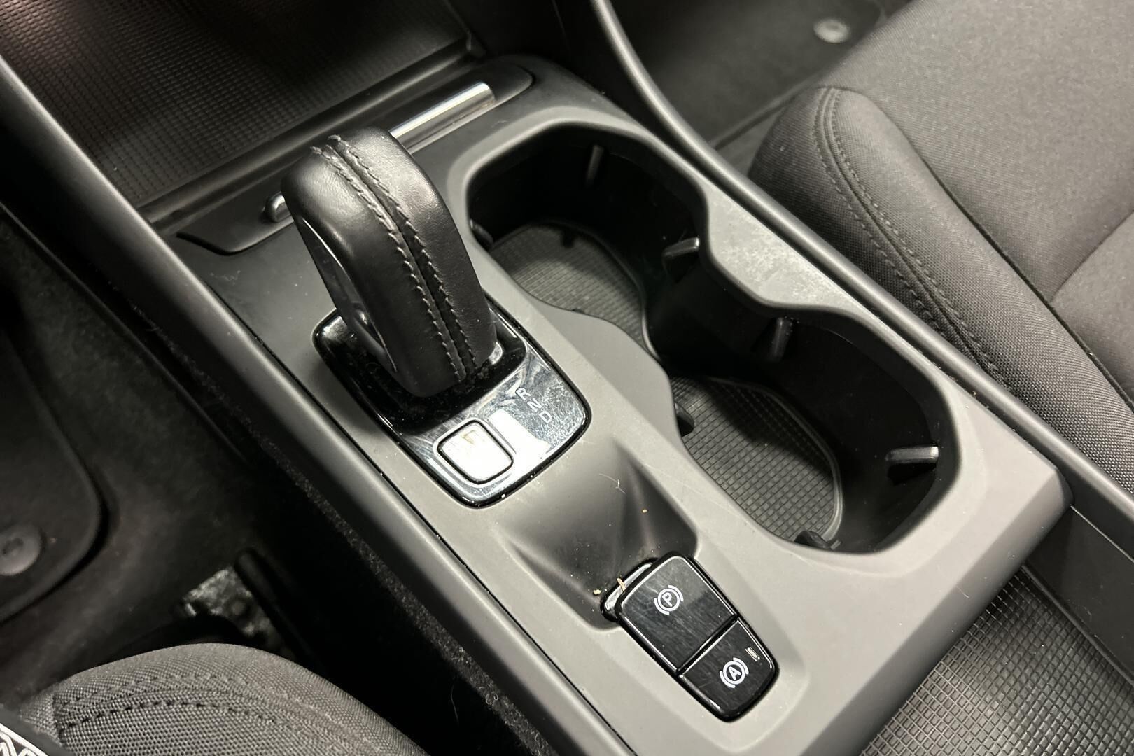 Volvo XC40 iso kuva 19