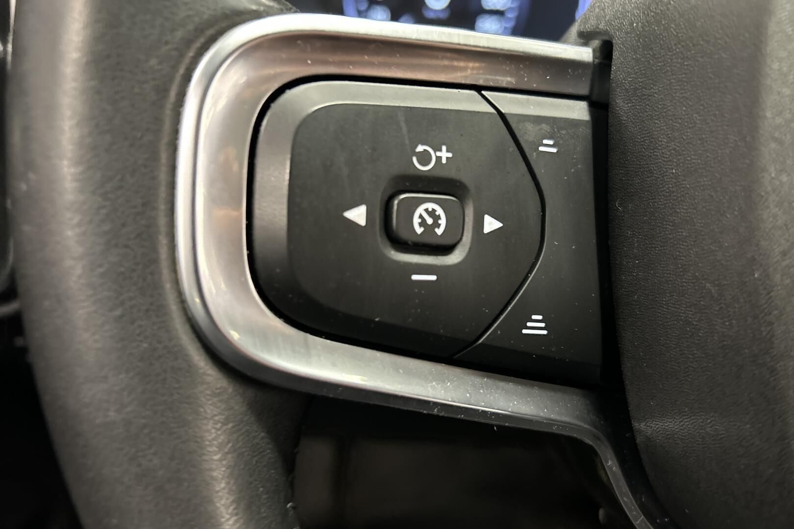 Volvo XC40 iso kuva 21