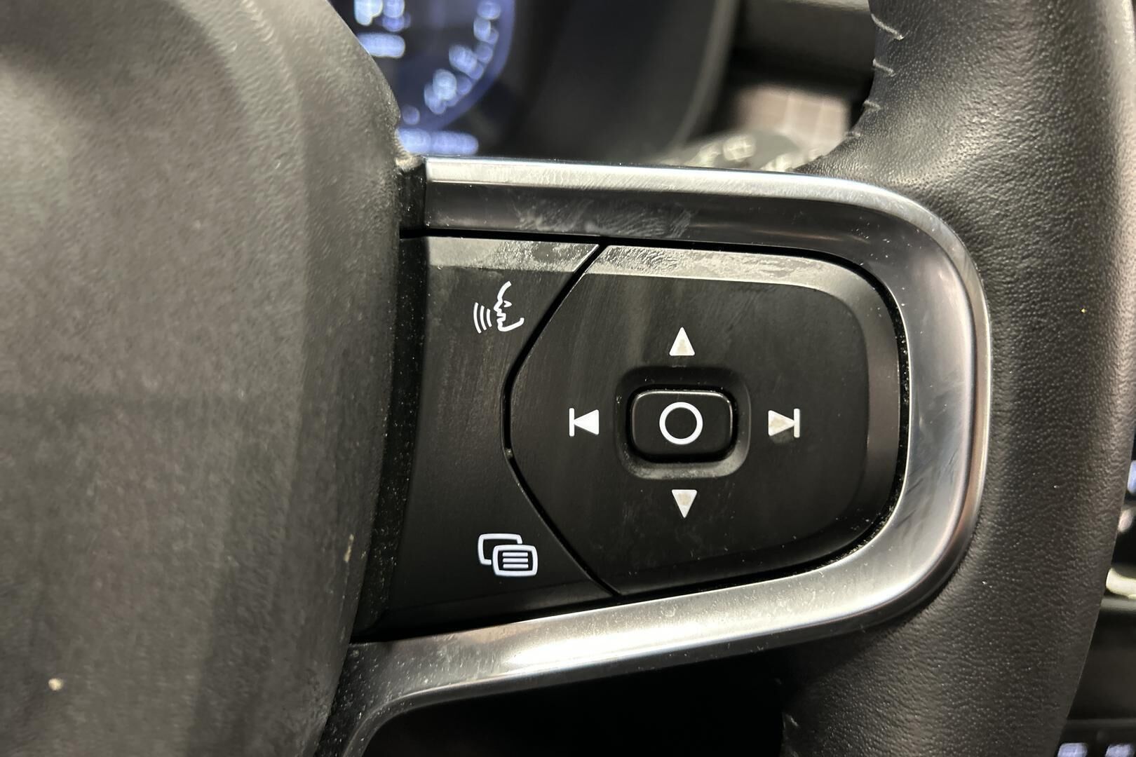 Volvo XC40 iso kuva 22