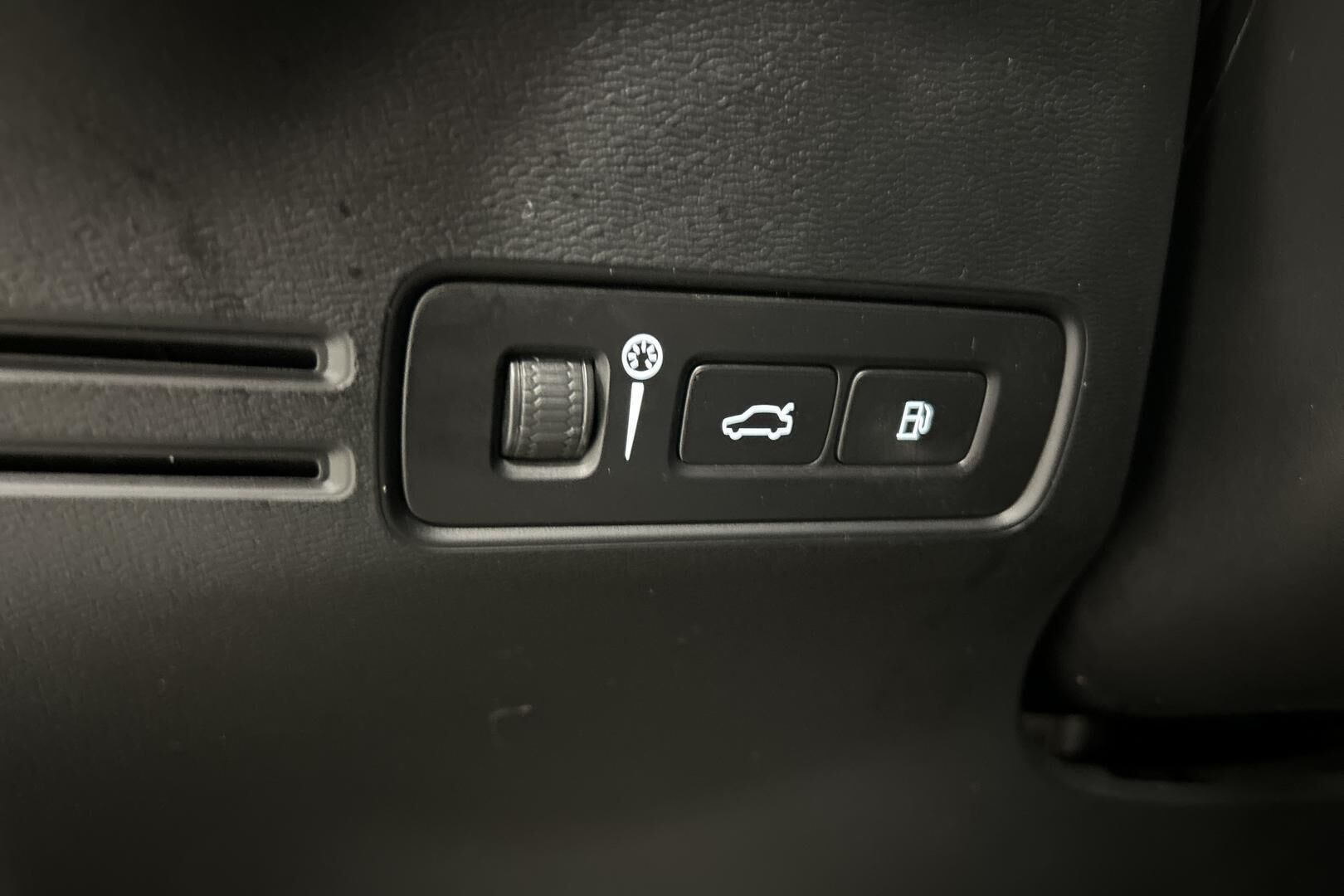 Volvo XC40 iso kuva 23