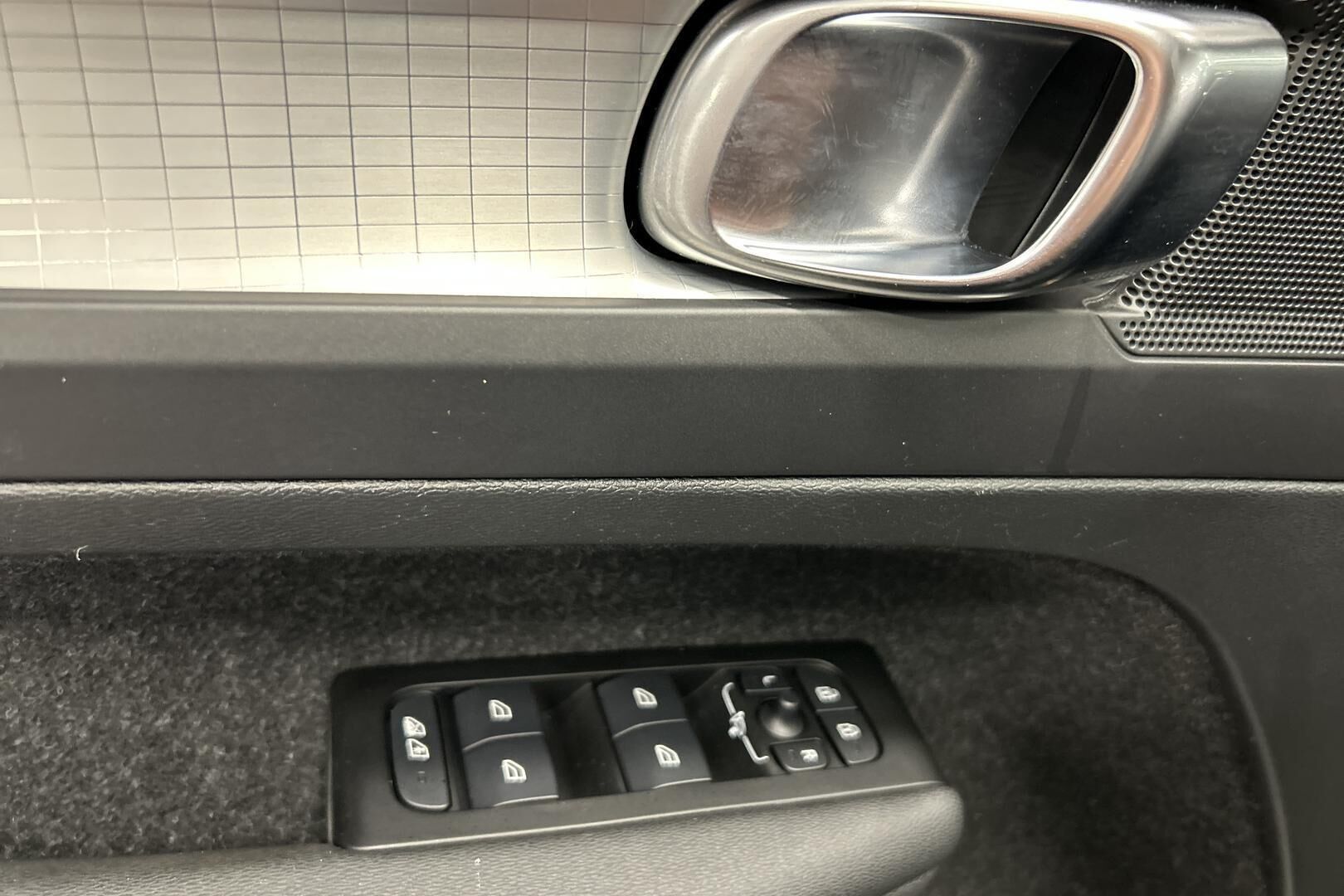 Volvo XC40 iso kuva 24